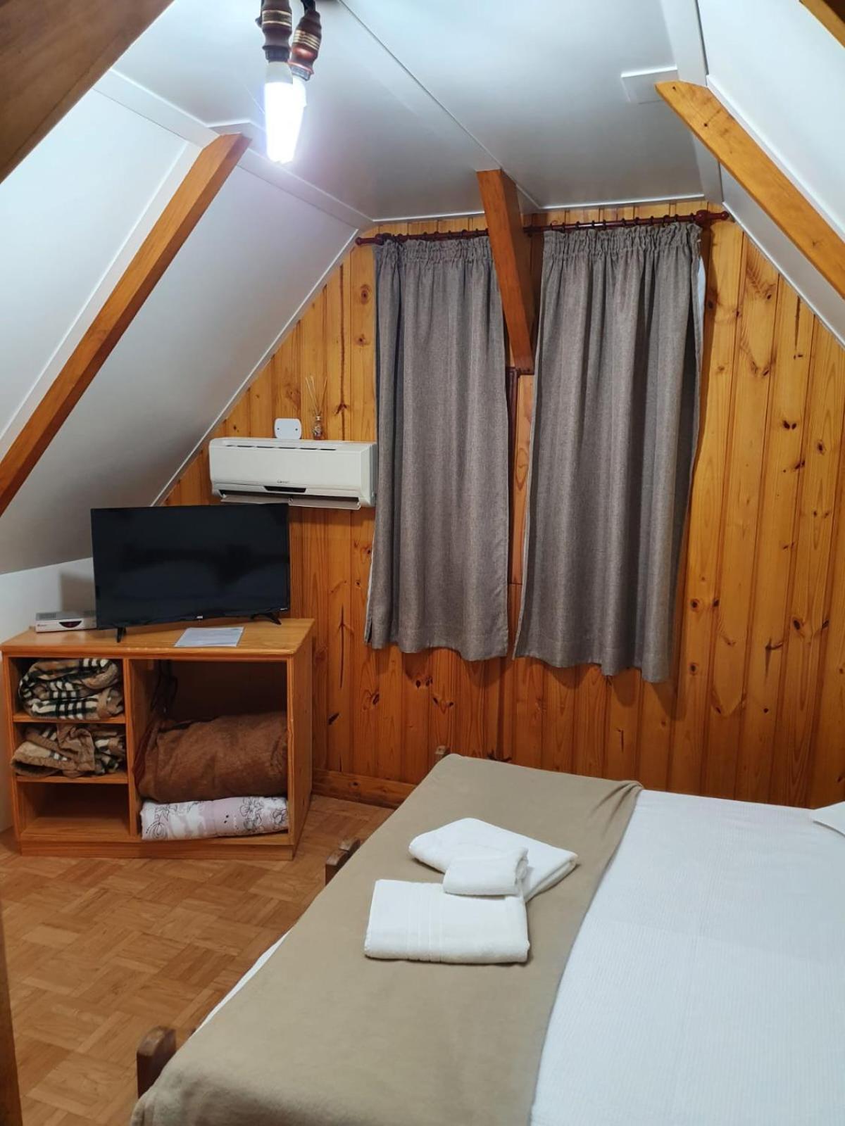 Hotel Vila Dos Alpes Treze Tílias Exteriör bild